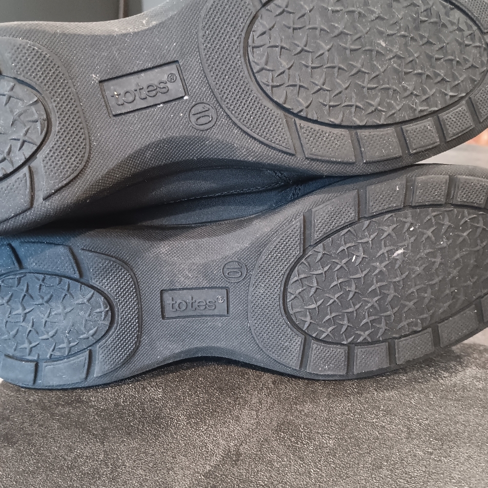 Boots, women's totes  snow boots - Picture 4 of 4